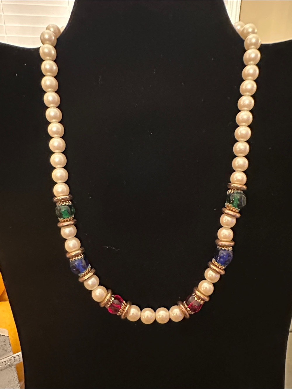 Vintage 1928 Jewelry Co Faux Pearl Mughal Glass Bead Necklace Barrel Clasp 1980s